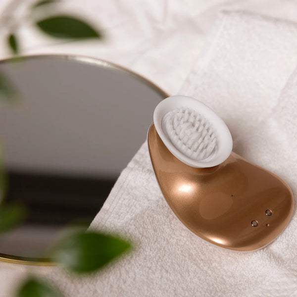 Twitch Innovation Hands-Free Suction & Vibration Clitoral Stimulator - Gold