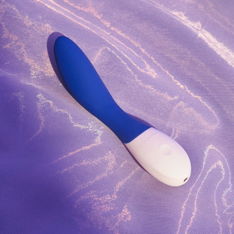 LELO Mona Wave Rechargeable Double Action G-Spot Stimulator (2 Colours Available) - Extreme Toyz Singapore - https://extremetoyz.com.sg - Sex Toys and Lingerie Online Store - Bondage Gear / Vibrators / Electrosex Toys / Wireless Remote Control Vibes / Sexy Lingerie and Role Play / BDSM / Dungeon Furnitures / Dildos and Strap Ons  / Anal and Prostate Massagers / Anal Douche and Cleaning Aide / Delay Sprays and Gels / Lubricants and more...